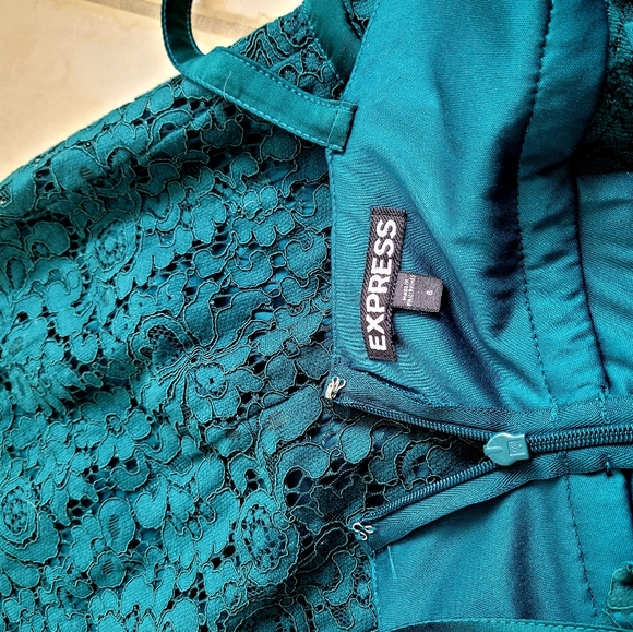 Green Lace Express dress - Picture 5 of 6